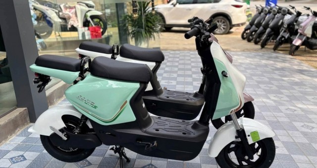 Mục sở thị VinFast Amio S2: Giới hạn tốc độ 25 km/h, chạy tối đa 65 km mỗi lần sạc